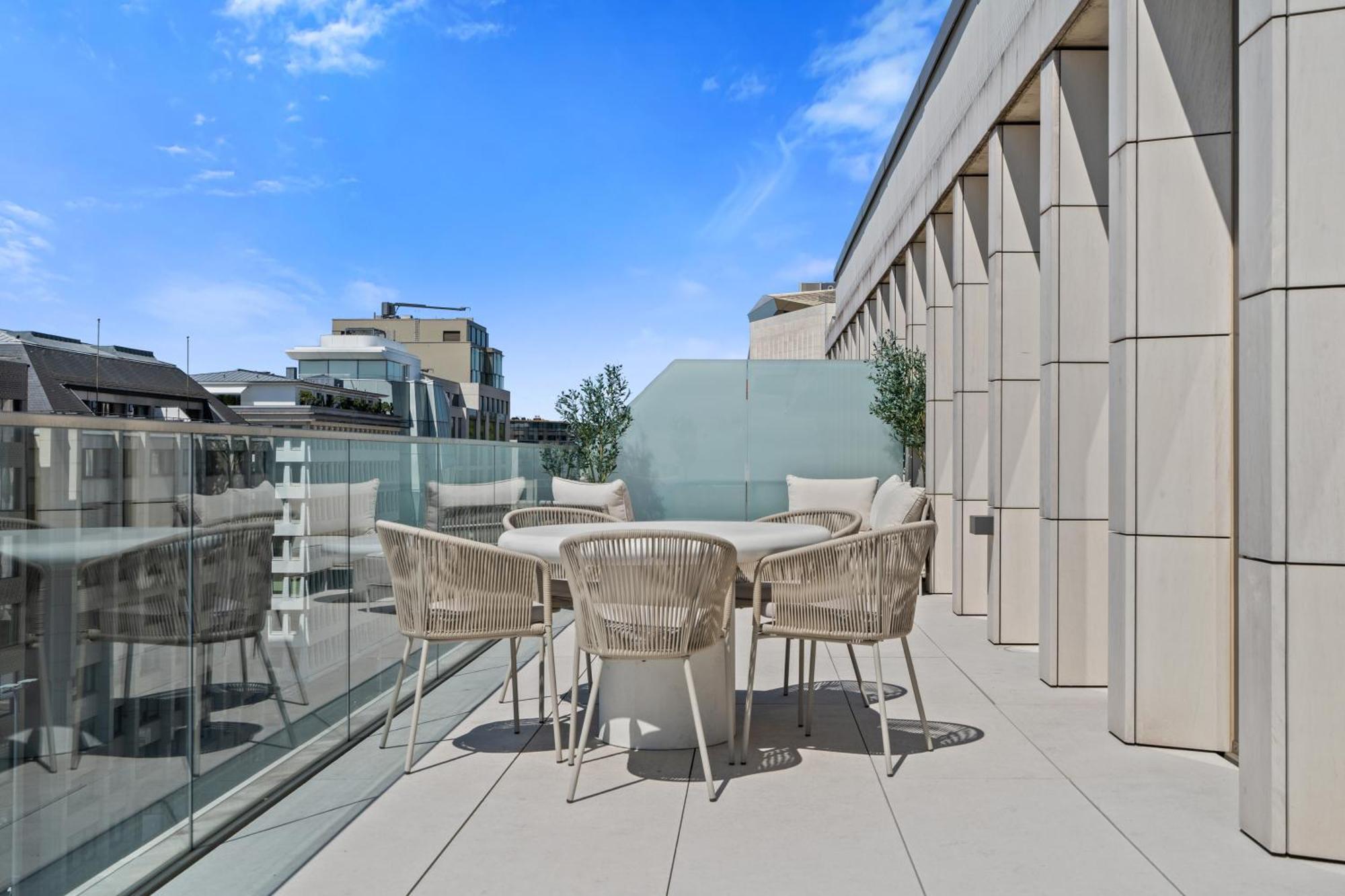 Voya Residence Zenit Royal - Luxury Apart Hotel Rooftop Views & Concierge لوكسمبورغ المظهر الخارجي الصورة