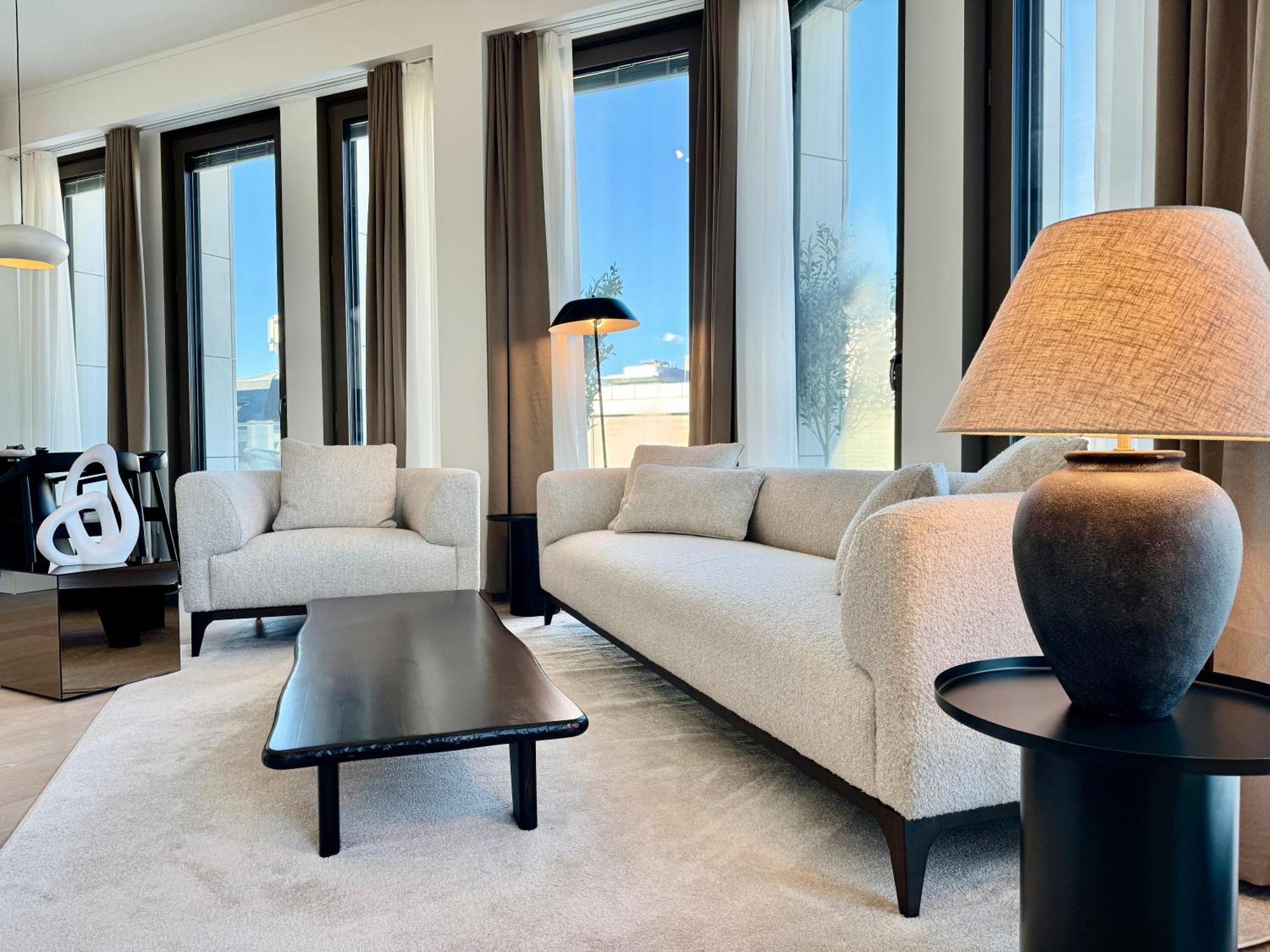 Voya Residence Zenit Royal - Luxury Apart Hotel Rooftop Views & Concierge لوكسمبورغ المظهر الخارجي الصورة