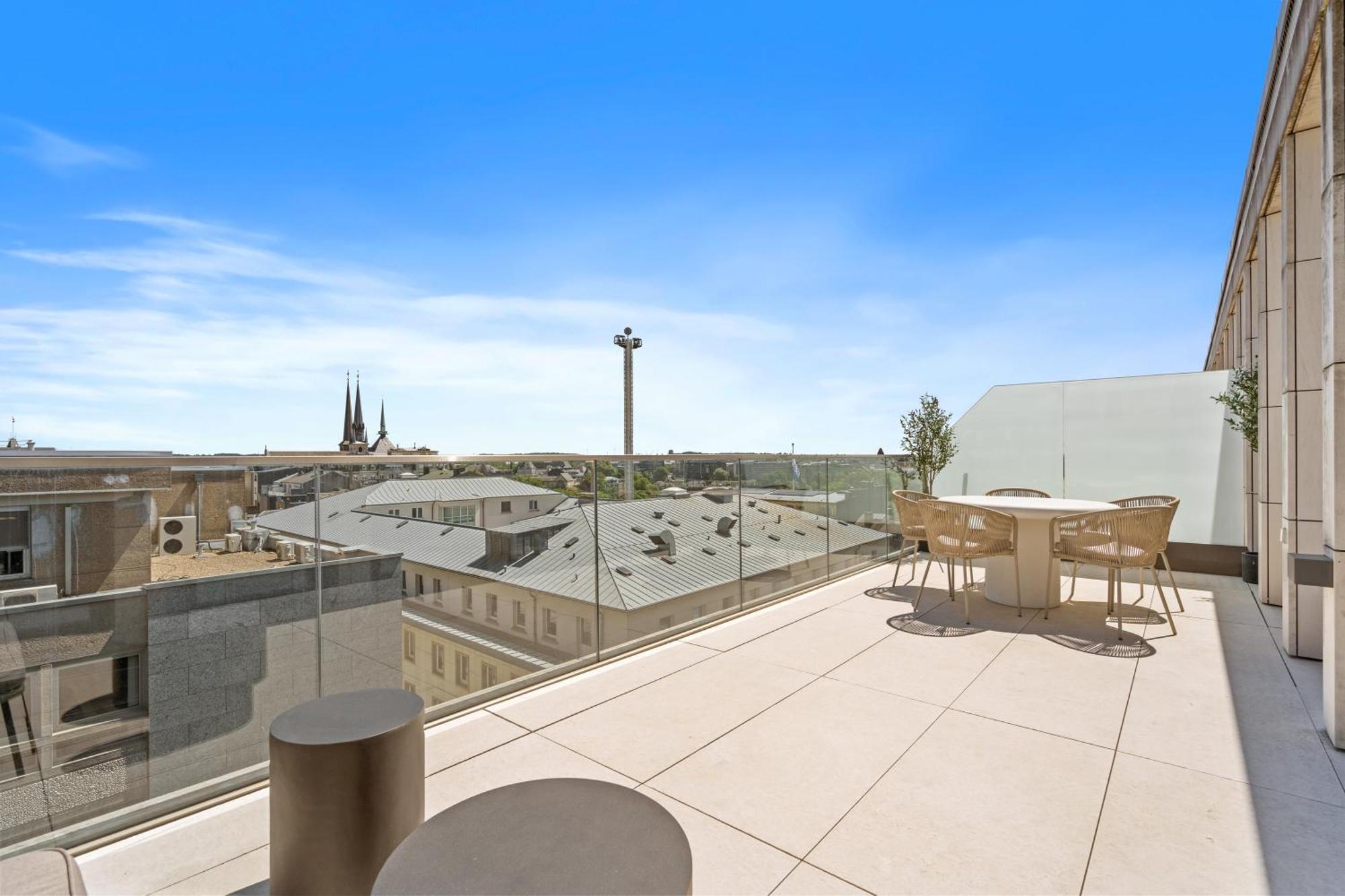 Voya Residence Zenit Royal - Luxury Apart Hotel Rooftop Views & Concierge لوكسمبورغ المظهر الخارجي الصورة